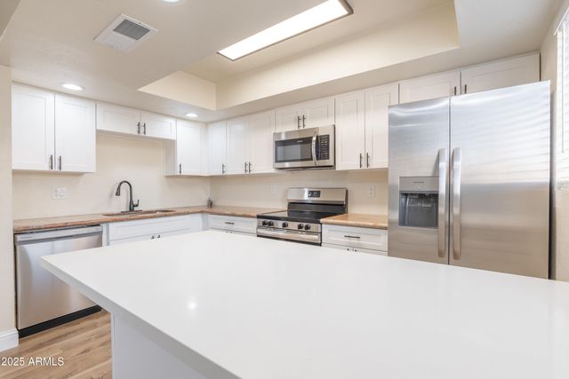 4864 W ROSE Lane, Glendale, AZ 85301