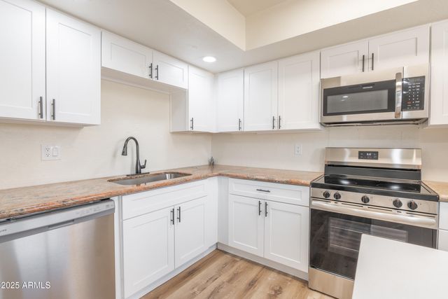 4864 W ROSE Lane, Glendale, AZ 85301