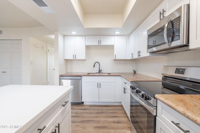 4864 W ROSE Lane, Glendale, AZ 85301