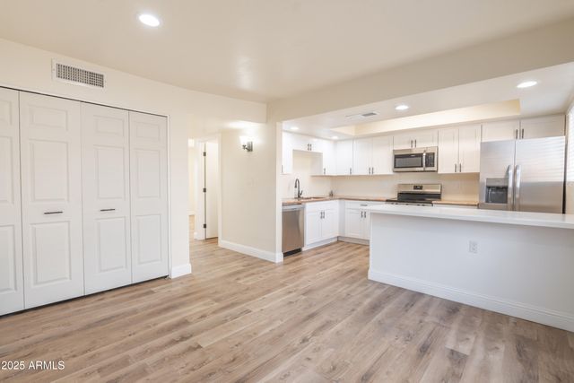 4864 W ROSE Lane, Glendale, AZ 85301