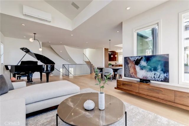 1712 Manhattan Avenue, Hermosa Beach, CA 90254