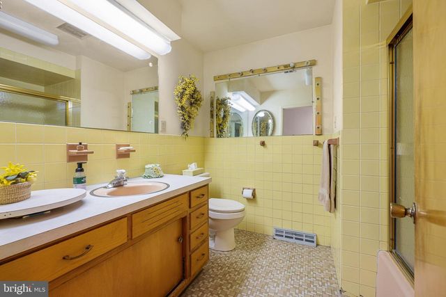 1189 S WEST AVE, Vineland, NJ 08360