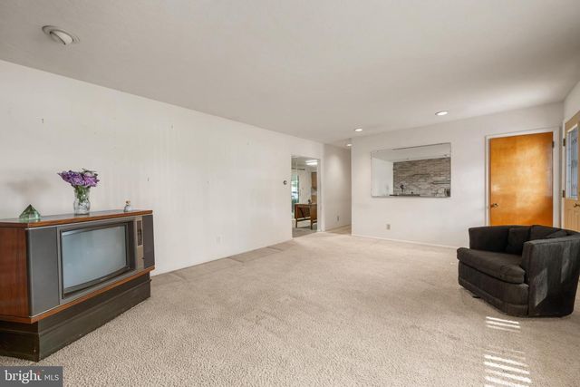 1189 S WEST AVE, Vineland, NJ 08360