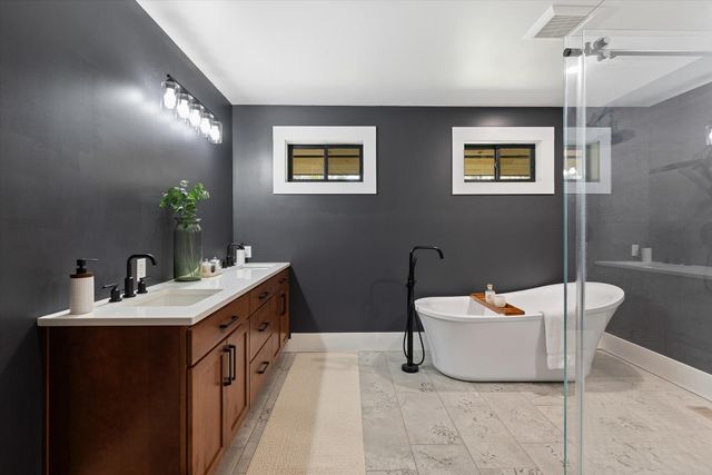 3327 S Tekoa St, Spokane, WA 99203