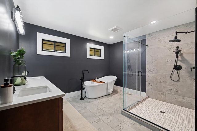 3327 S Tekoa St, Spokane, WA 99203