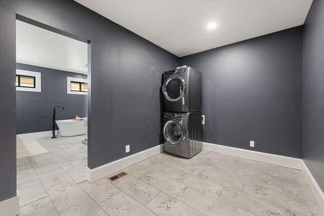 3327 S Tekoa St, Spokane, WA 99203