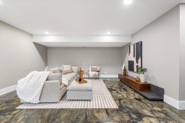 3327 S Tekoa St, Spokane, WA 99203