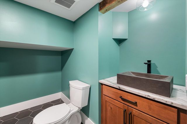 3327 S Tekoa St, Spokane, WA 99203