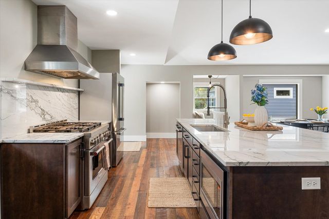 3327 S Tekoa St, Spokane, WA 99203