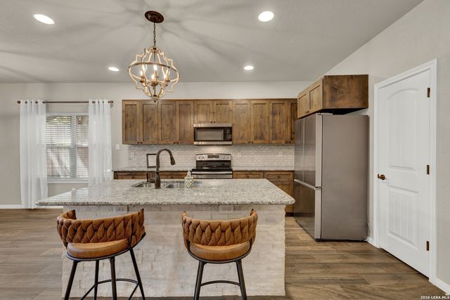 570 FOREST CRST, Canyon Lake, TX 78133