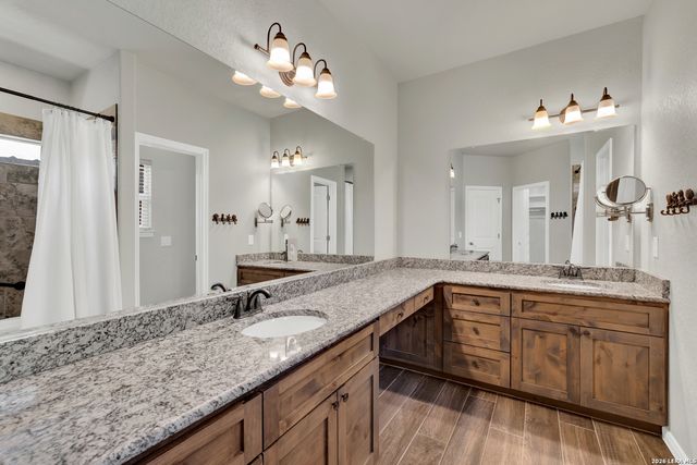 570 FOREST CRST, Canyon Lake, TX 78133