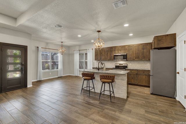570 FOREST CRST, Canyon Lake, TX 78133