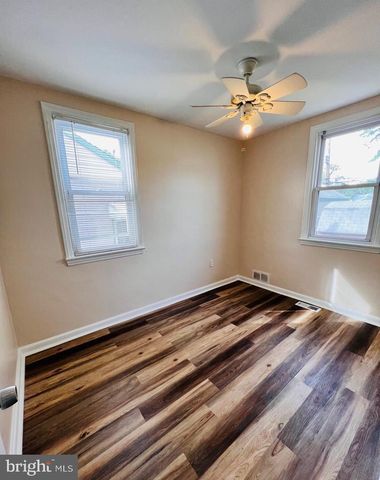 1007 GREEN LN, Levittown, PA 19057