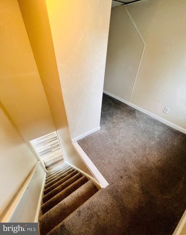 1007 GREEN LN, Levittown, PA 19057