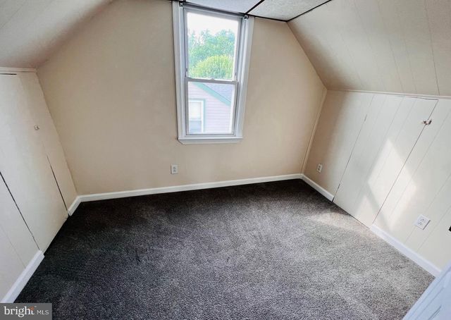 1007 GREEN LN, Levittown, PA 19057