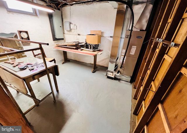 1007 GREEN LN, Levittown, PA 19057