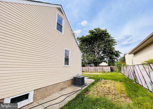 1007 GREEN LN, Levittown, PA 19057