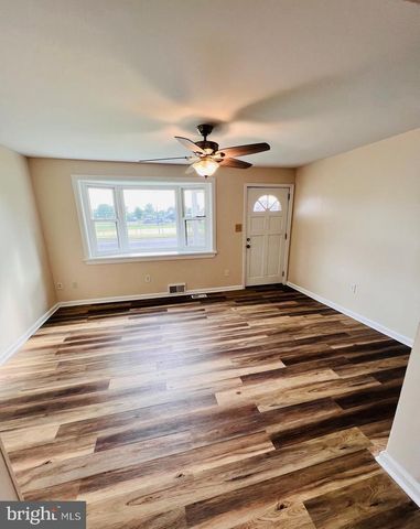 1007 GREEN LN, Levittown, PA 19057