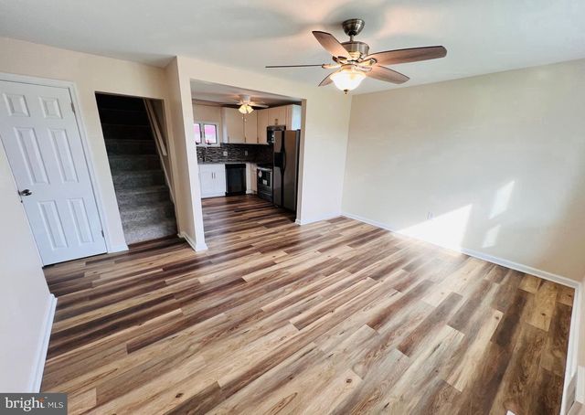 1007 GREEN LN, Levittown, PA 19057