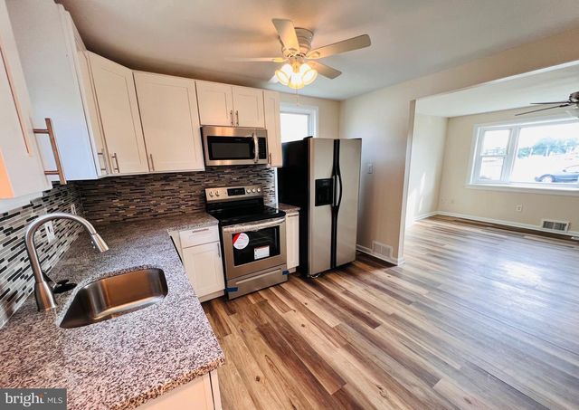 1007 GREEN LN, Levittown, PA 19057