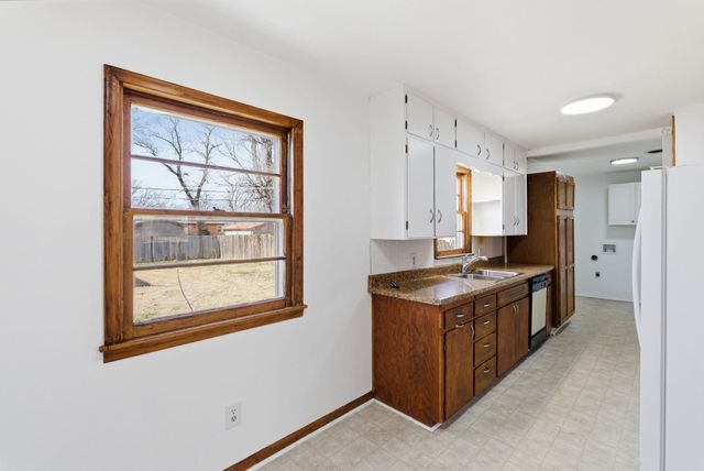 2121 S Vine St, Wichita, KS 67213