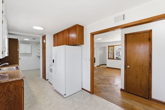 2121 S Vine St, Wichita, KS 67213