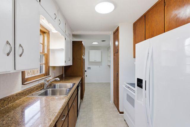 2121 S Vine St, Wichita, KS 67213