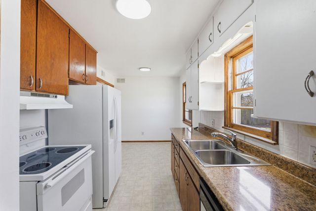 2121 S Vine St, Wichita, KS 67213