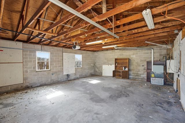 2121 S Vine St, Wichita, KS 67213