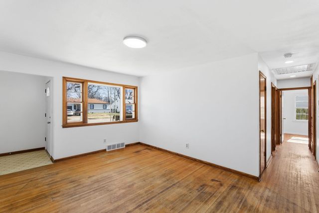 2121 S Vine St, Wichita, KS 67213