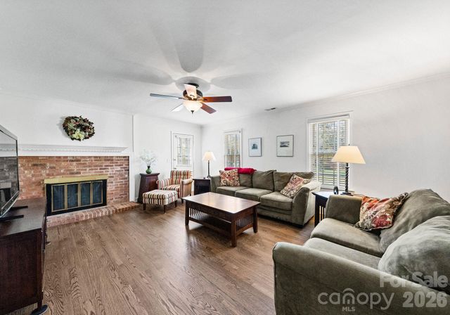 5221 Summer Gate Drive, Charlotte, NC 28226