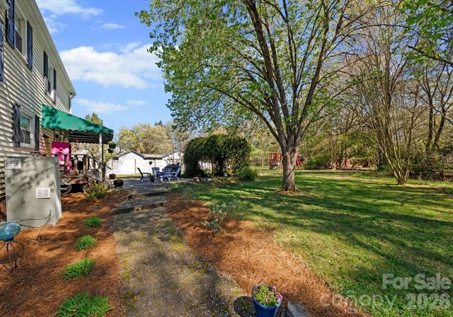 5221 Summer Gate Drive, Charlotte, NC 28226