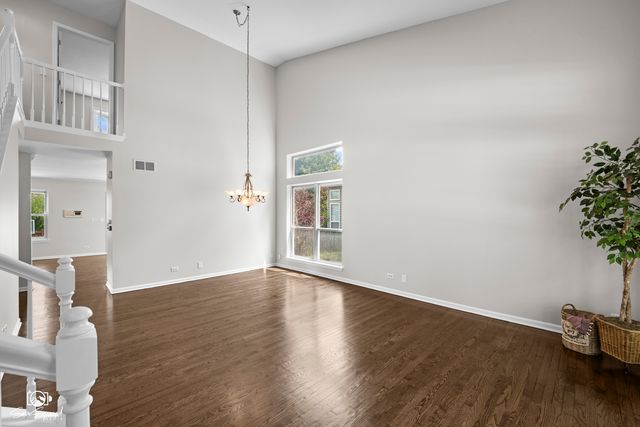 4811 Bordeaux Drive, Lake In The Hills, IL 60156
