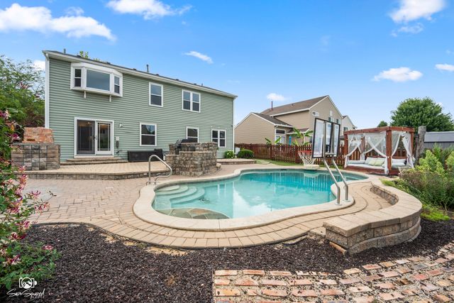 4811 Bordeaux Drive, Lake In The Hills, IL 60156