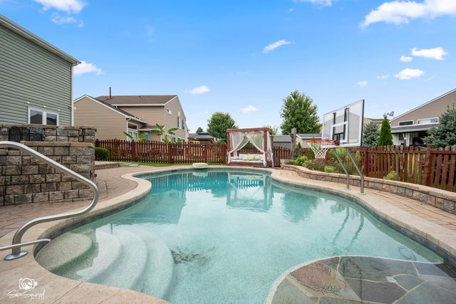 4811 Bordeaux Drive, Lake In The Hills, IL 60156