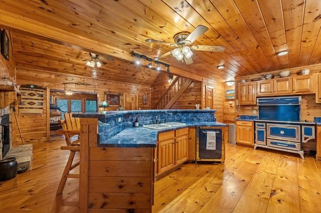 120 N Riverview Lane, Ellijay, GA 30536