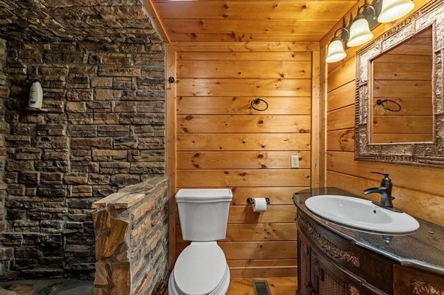 120 N Riverview Lane, Ellijay, GA 30536