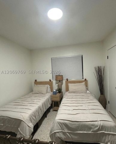 5450 SW 55th Ave 2, Davie, FL 33314