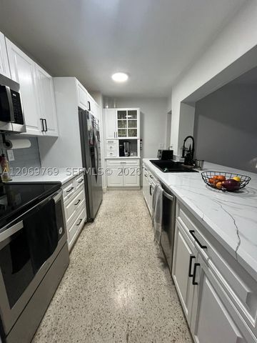 5450 SW 55th Ave 2, Davie, FL 33314