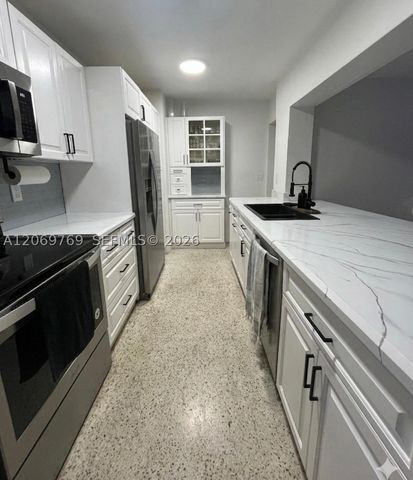 5450 SW 55th Ave 2, Davie, FL 33314