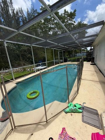5450 SW 55th Ave 2, Davie, FL 33314
