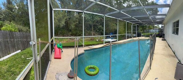 5450 SW 55th Ave 2, Davie, FL 33314