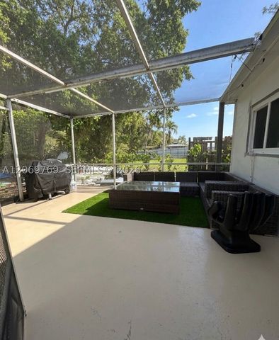 5450 SW 55th Ave 2, Davie, FL 33314