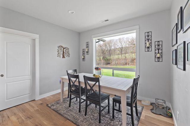 707 Wards Creek Road, Rogue River, OR 97537