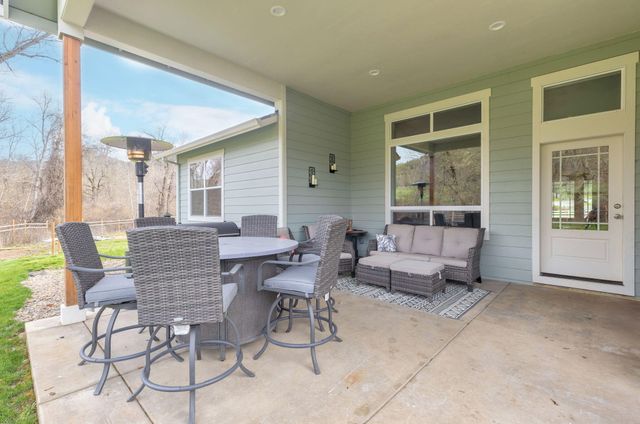 707 Wards Creek Road, Rogue River, OR 97537