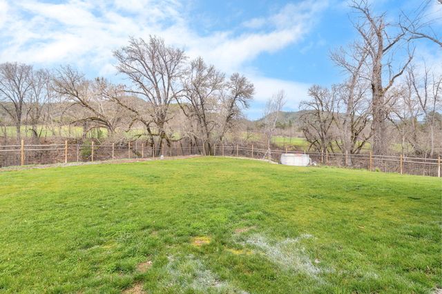 707 Wards Creek Road, Rogue River, OR 97537