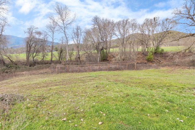 707 Wards Creek Road, Rogue River, OR 97537