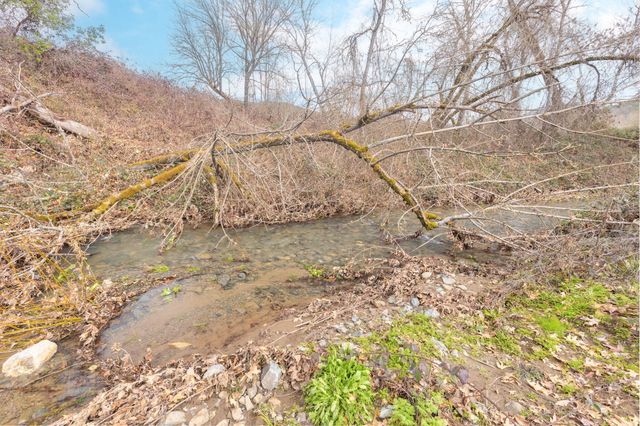 707 Wards Creek Road, Rogue River, OR 97537