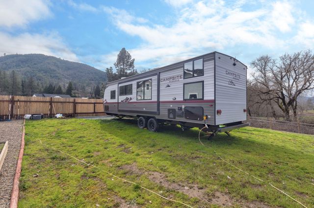 707 Wards Creek Road, Rogue River, OR 97537