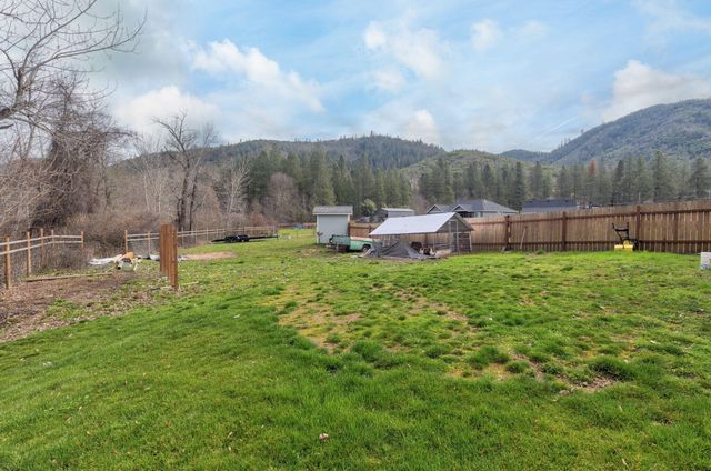 707 Wards Creek Road, Rogue River, OR 97537